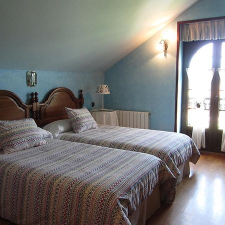Vila Vivienda Sampedri Santillana del Mar Pokoj fotografie