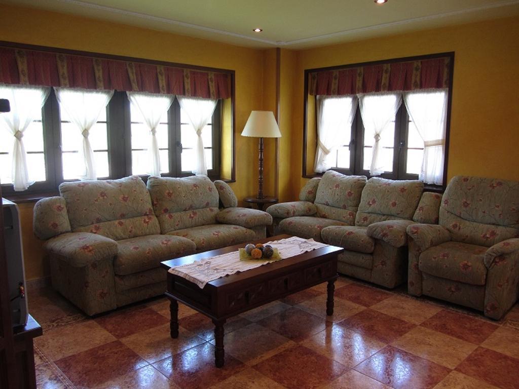 Vila Vivienda Sampedri Santillana del Mar Pokoj fotografie