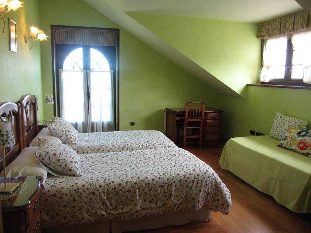 Vila Vivienda Sampedri Santillana del Mar Pokoj fotografie